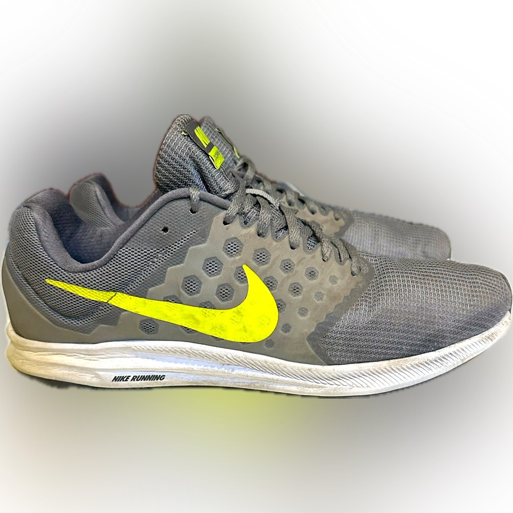 NIKE DOWNSHIFTER 7 #852459-004 CHARCOAL GRAY NEON YELLOW SNEAKER RUN CASUAL 11.5